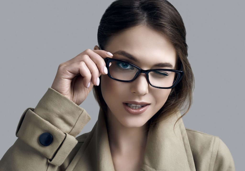 W dzisiejszych czasach okulary korekcyjne nie są już tylko narzędziem poprawiającym naszą jakość życia, ale także istotnym elementem stylizacji.