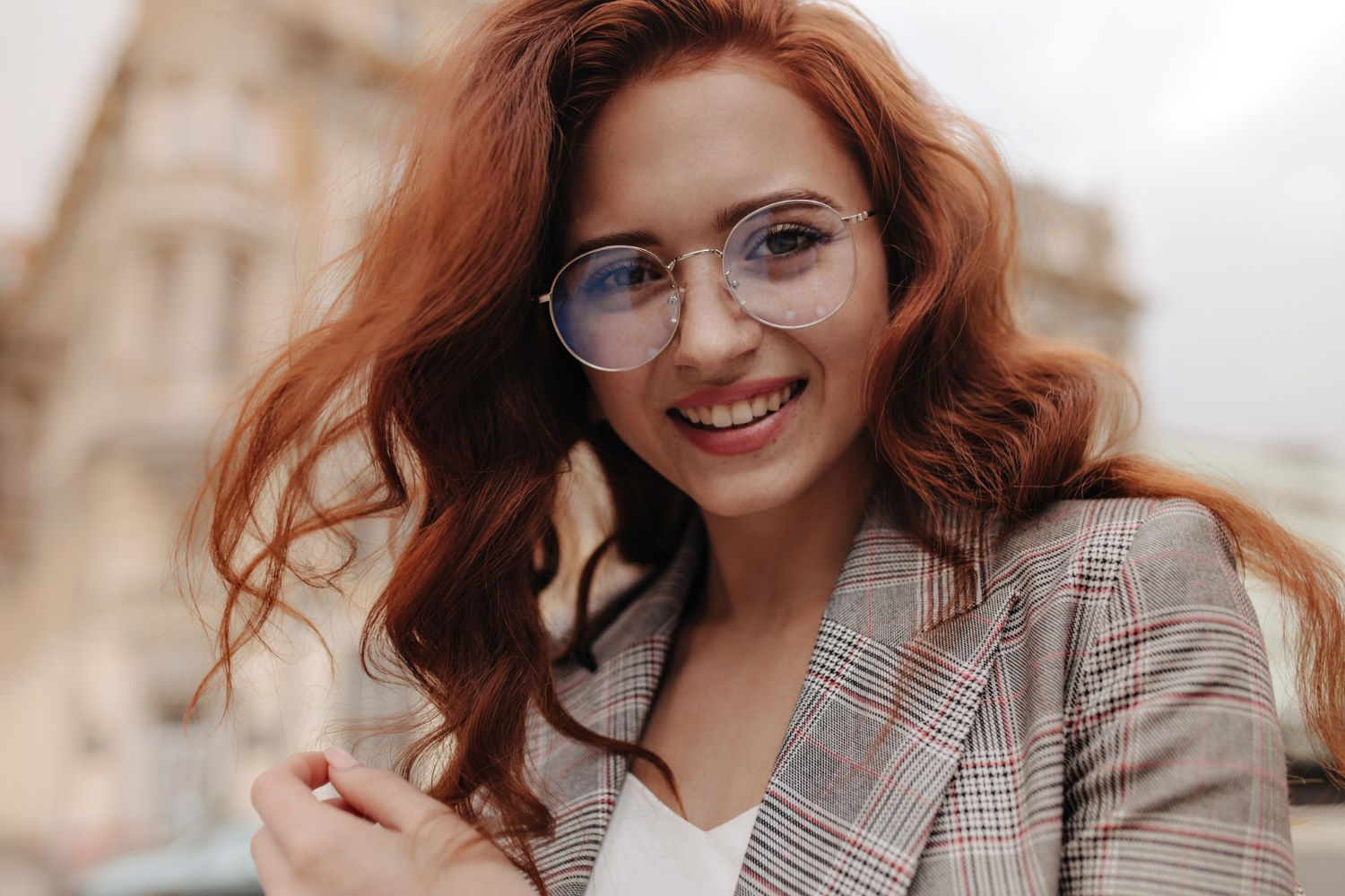 Każda kobieta wie, że dobre okulary korekcyjne to podstawa. Oprócz funkcjonalności, ważnym aspektem jest również estetyka