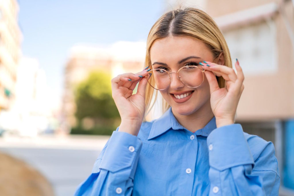 Wybór odpowiednich okularów oprawek może być trudnym zadaniem, zwłaszcza gdy mamy do czynienia z szeroką gamą markowych modeli i stylów