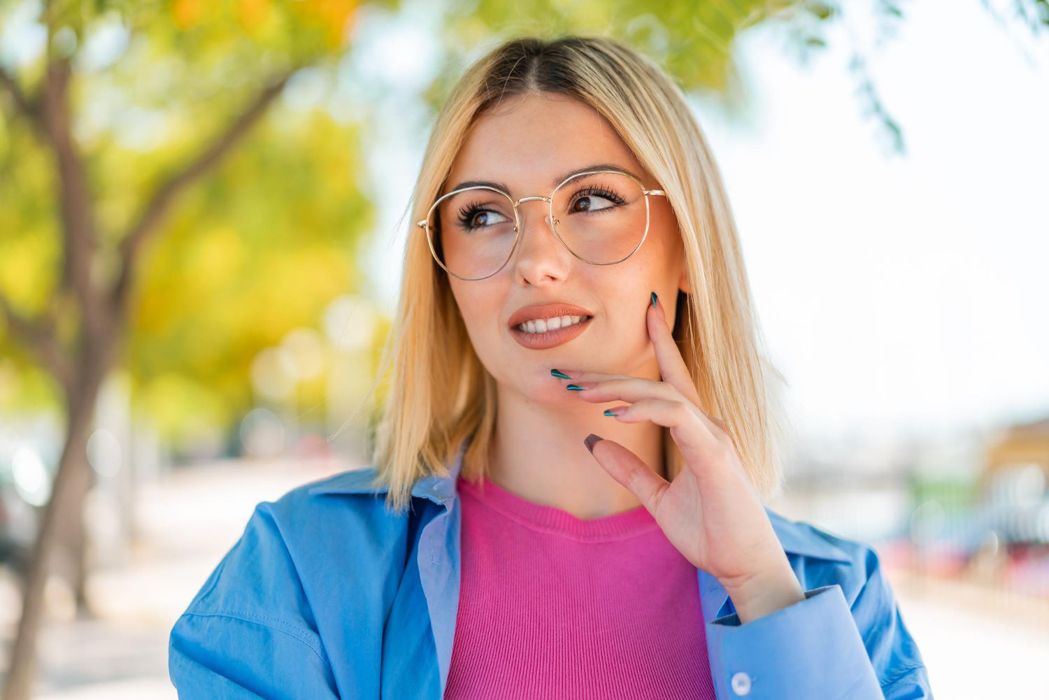 Markowe oprawki na okulary korekcyjne: jak wybrać idealne okulary oprawki dla Twoich potrzeb