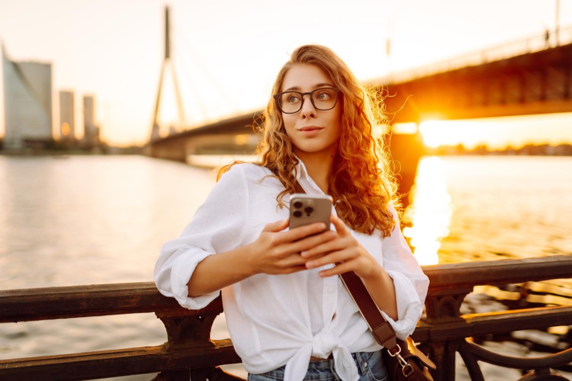 Elegancja w każdym detalu: przegląd damskich oprawek korekcyjnych od Prada